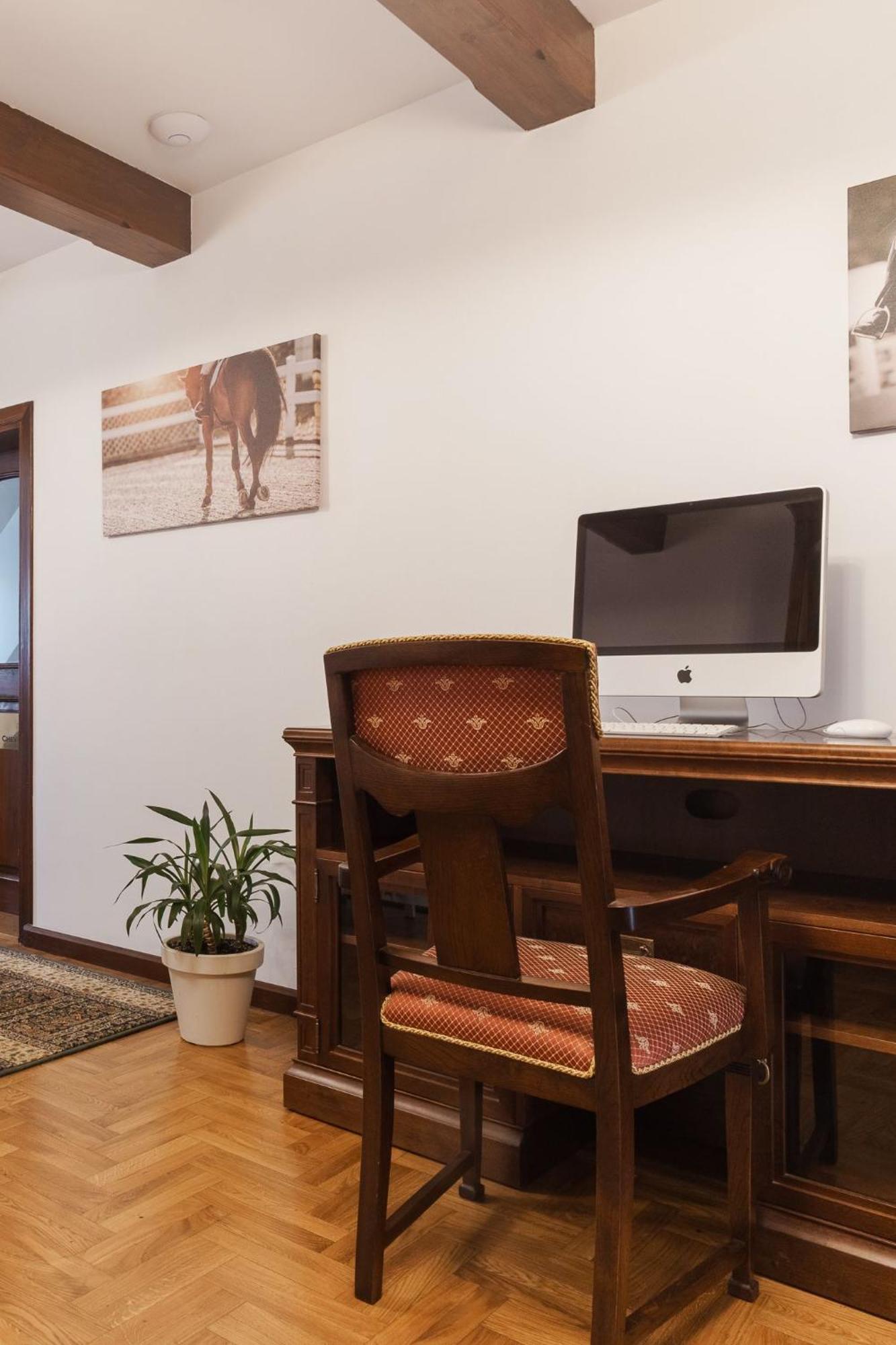 Apartamenty W Dworku Cheval Krasków Exterior foto