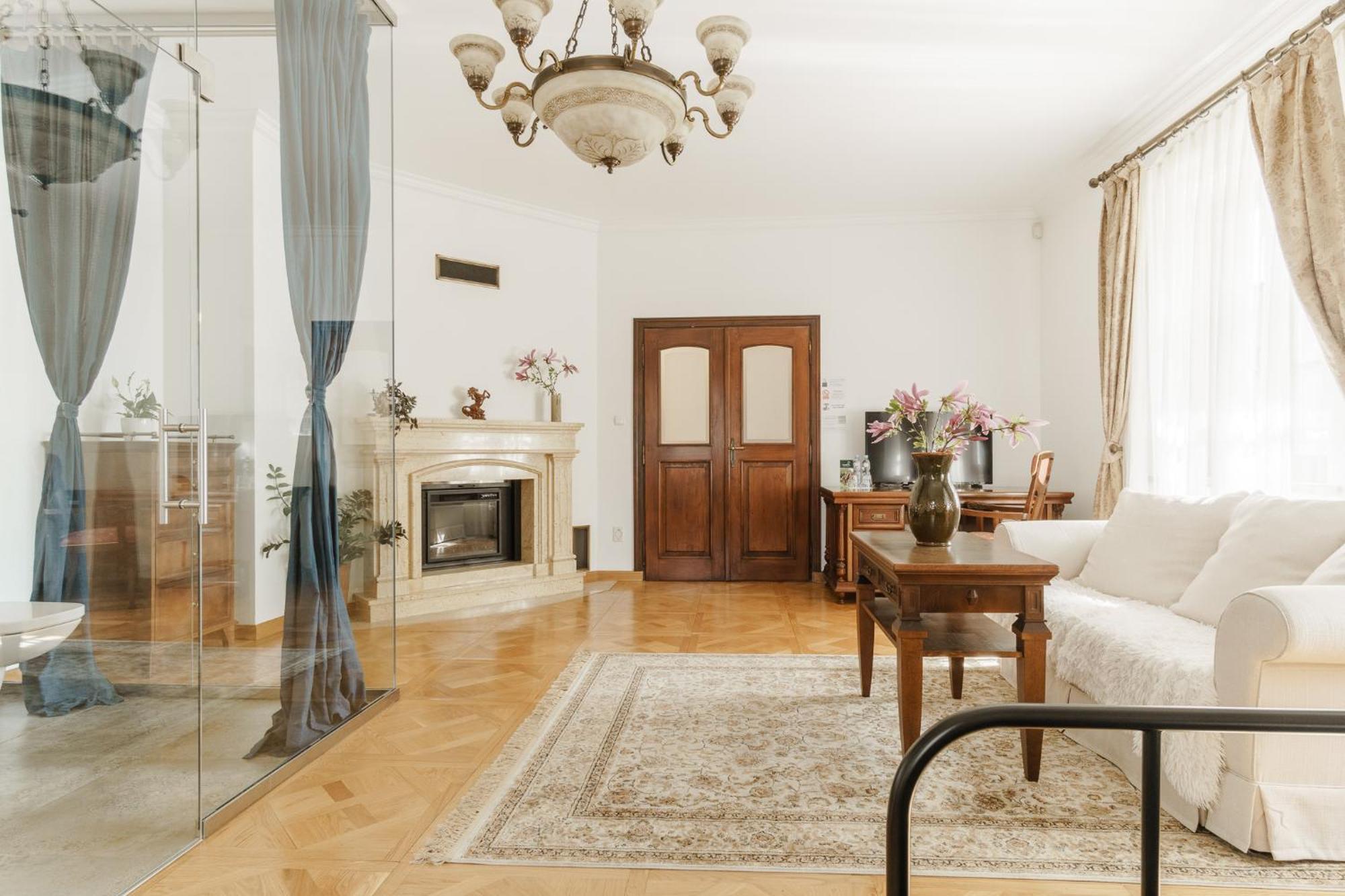 Apartamenty W Dworku Cheval Krasków Exterior foto