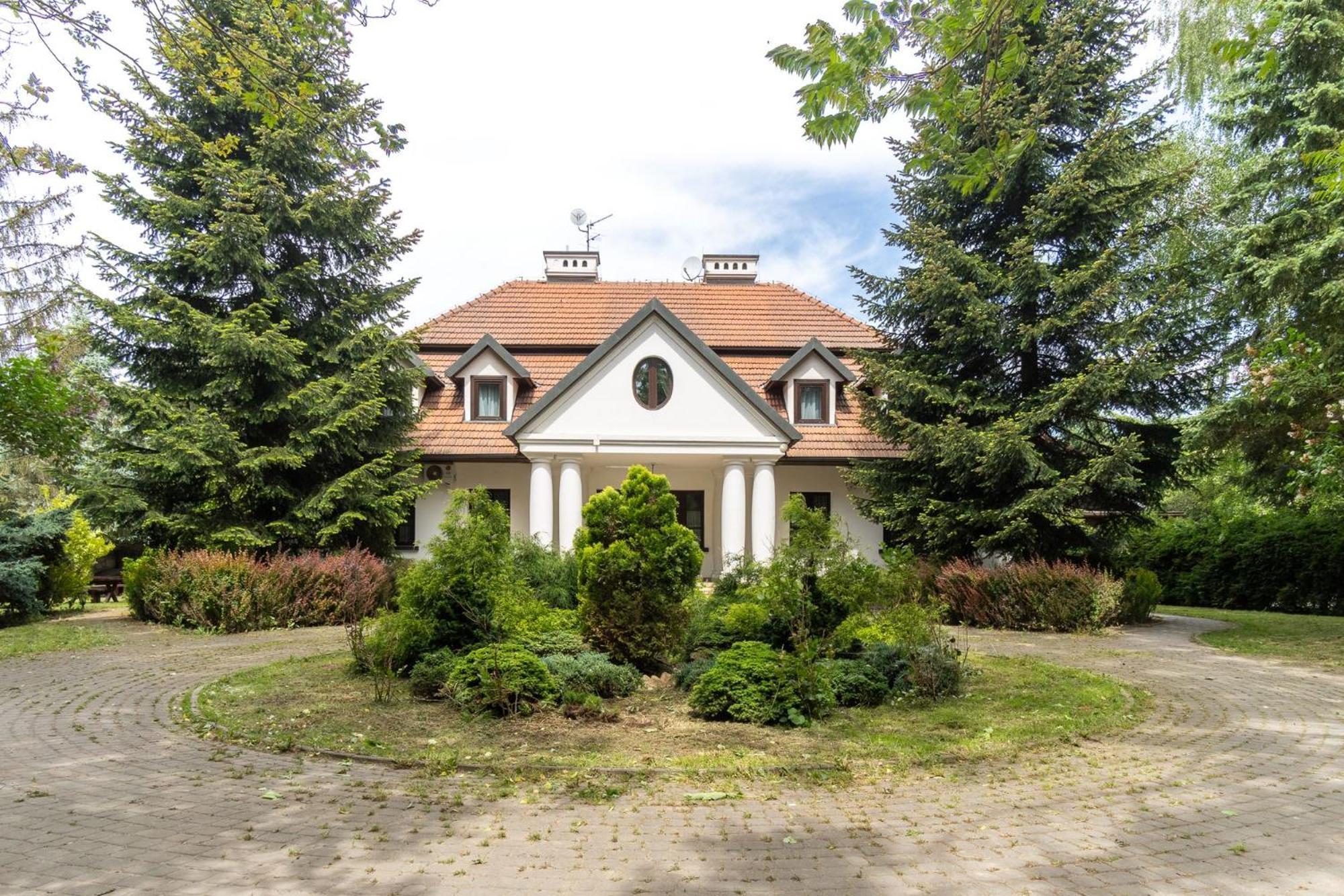 Apartamenty W Dworku Cheval Krasków Exterior foto